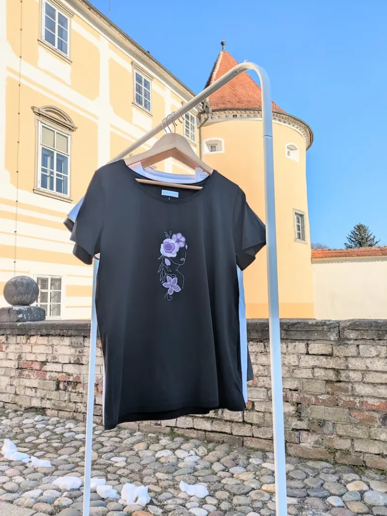 majica, kjer je slika ročno vezana roža - HVALA ZA ROŽE